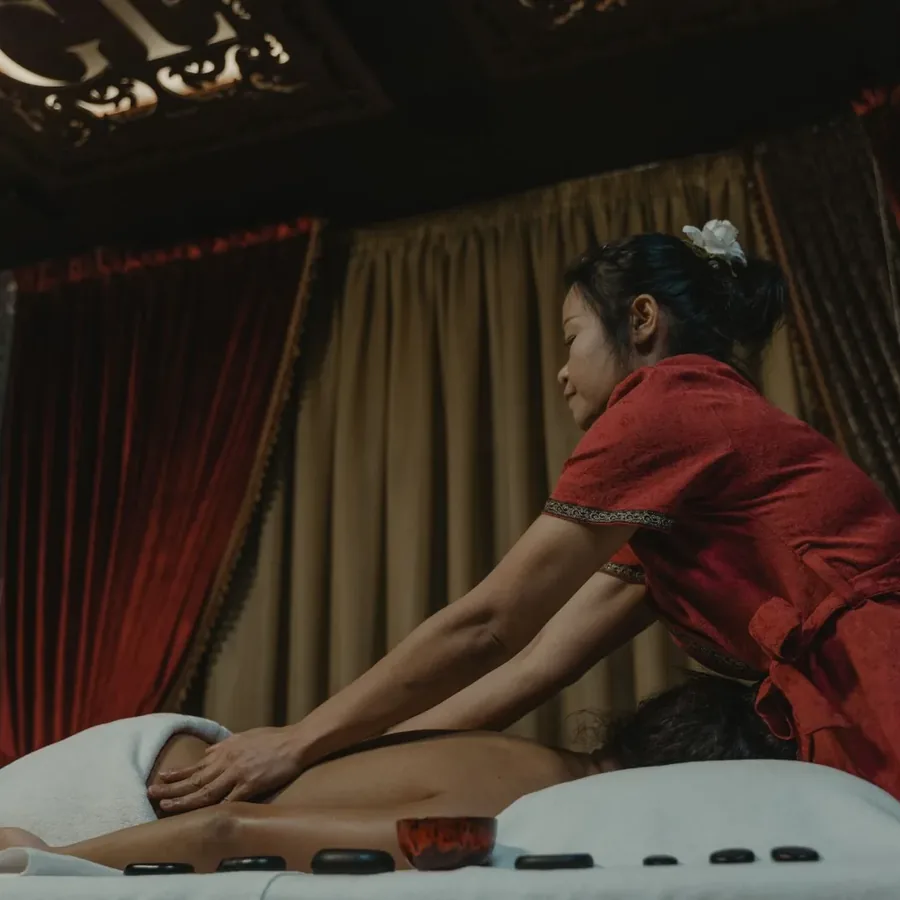 Đắp mặt nạ dưỡng da